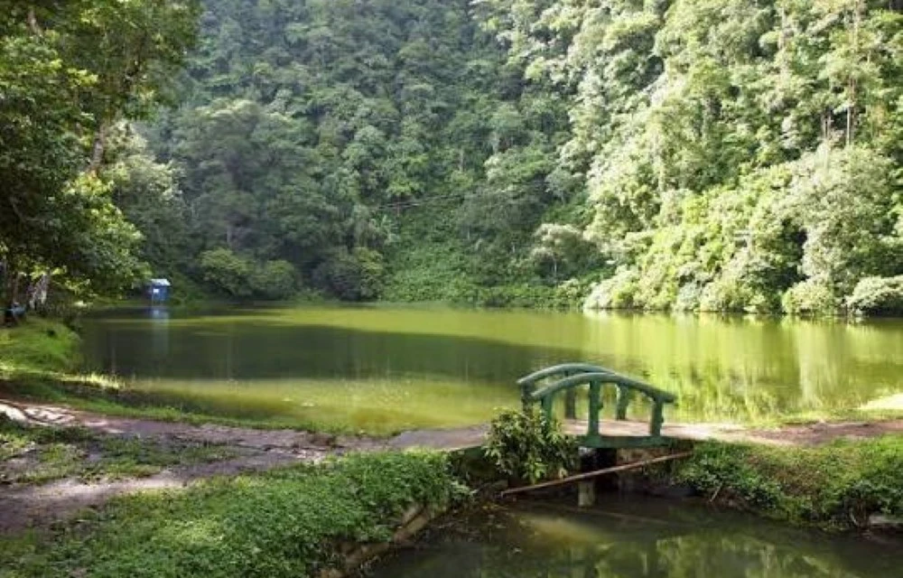 Telaga Warna Puncak in Bogor Pictures